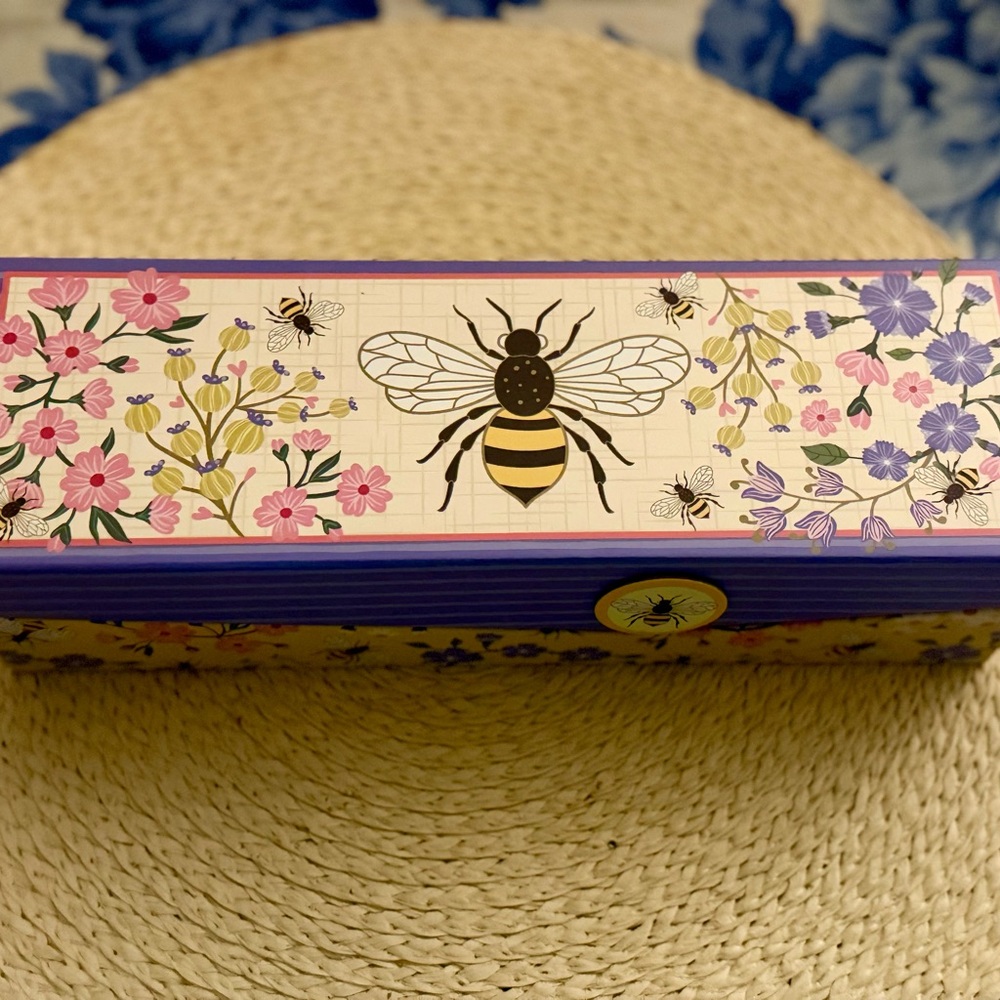 Floral Bee Design Decorative Box Gift Set!